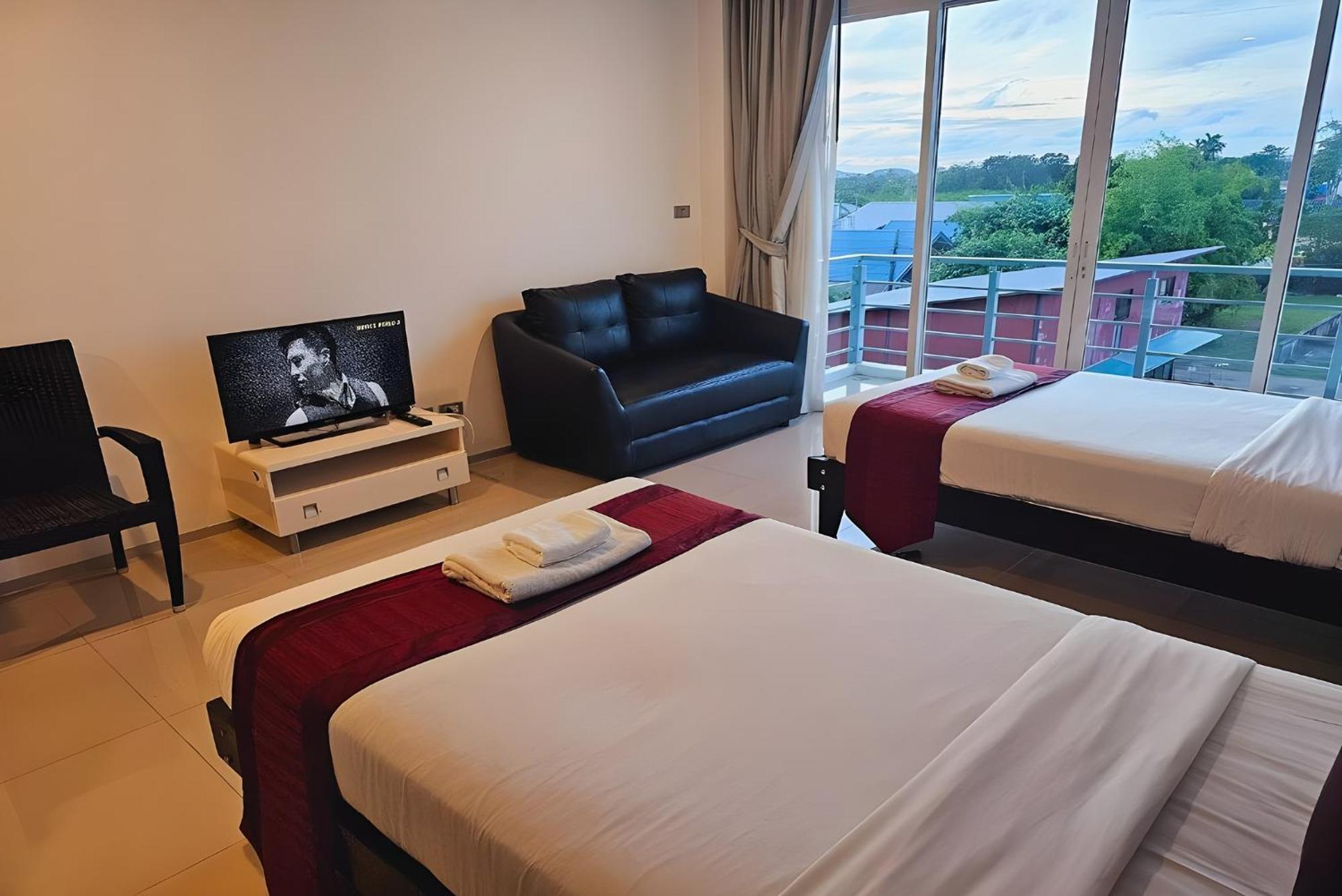 One World One Home Naiharn Hotel Rawai Exteriér fotografie