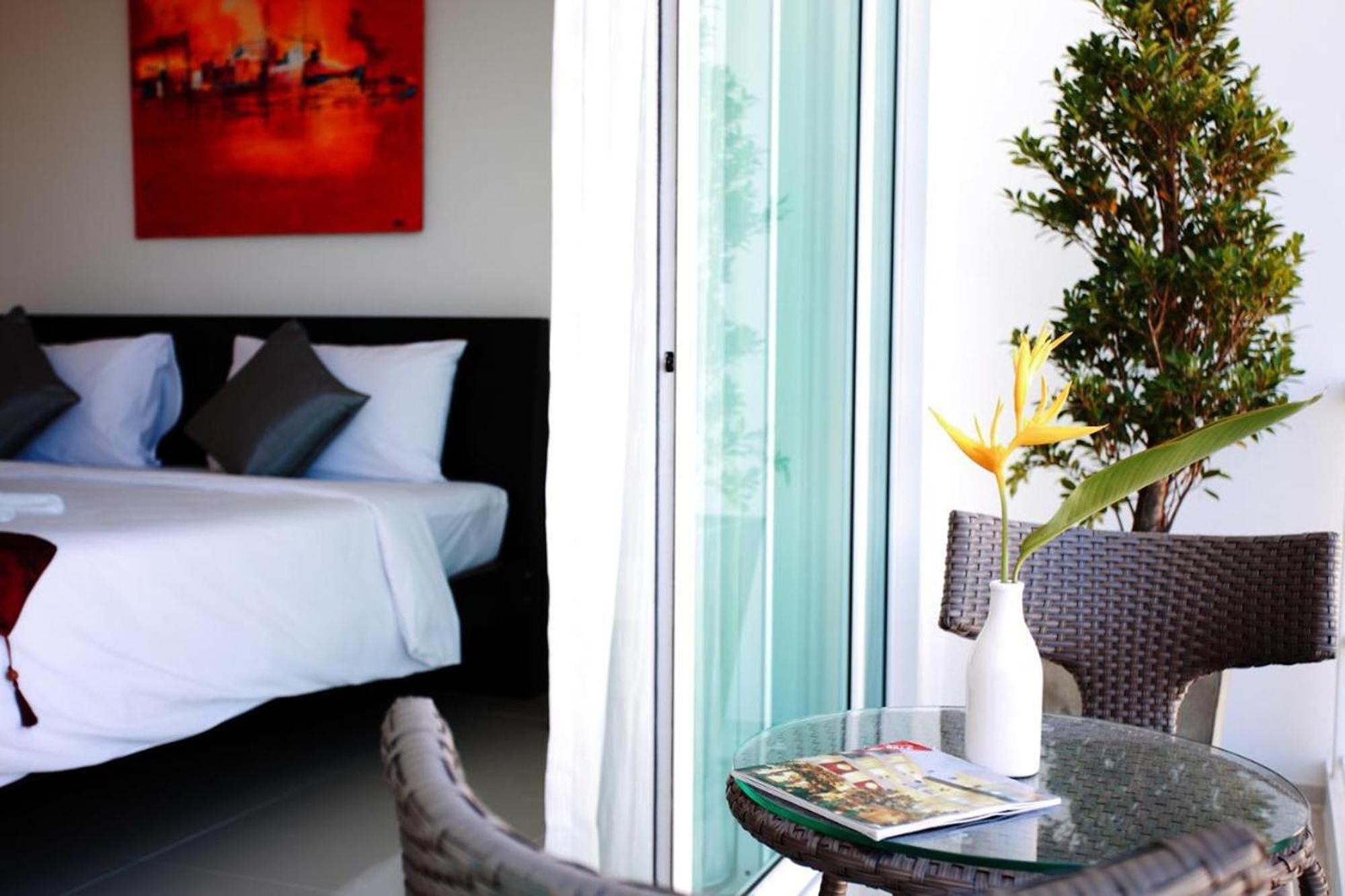 One World One Home Naiharn Hotel Rawai Exteriér fotografie